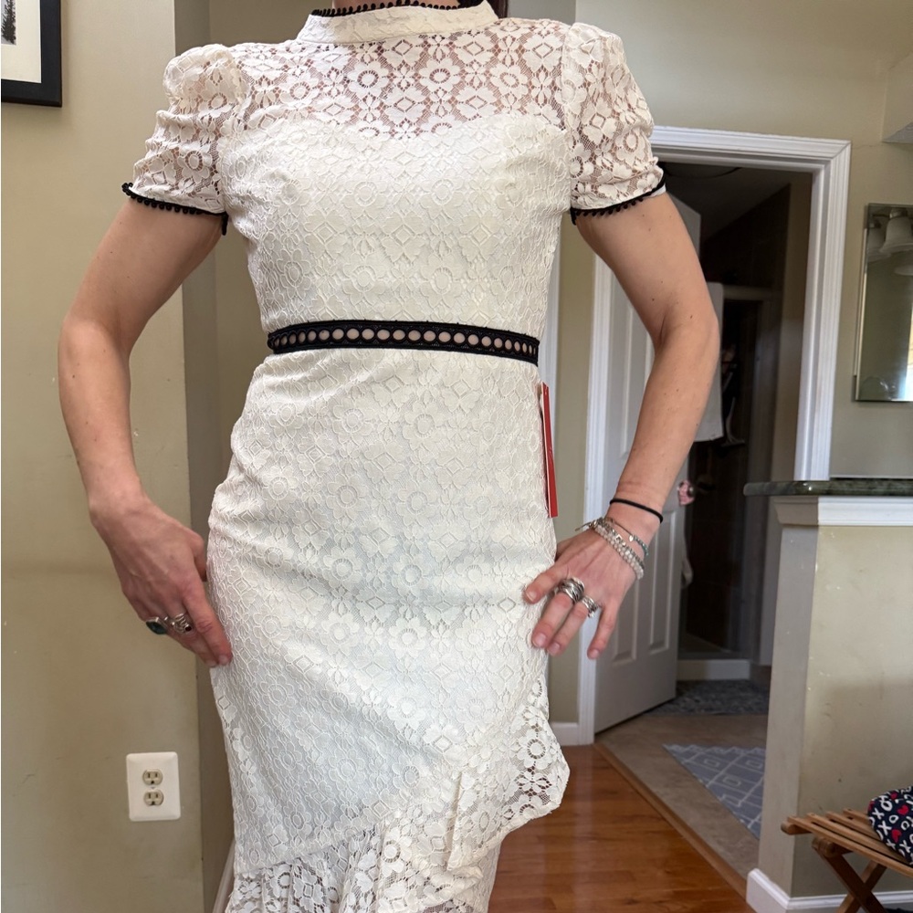 ML Monique Lhuillier Women's Short Sleeve Ivory Lace Dress - size 0 nwt